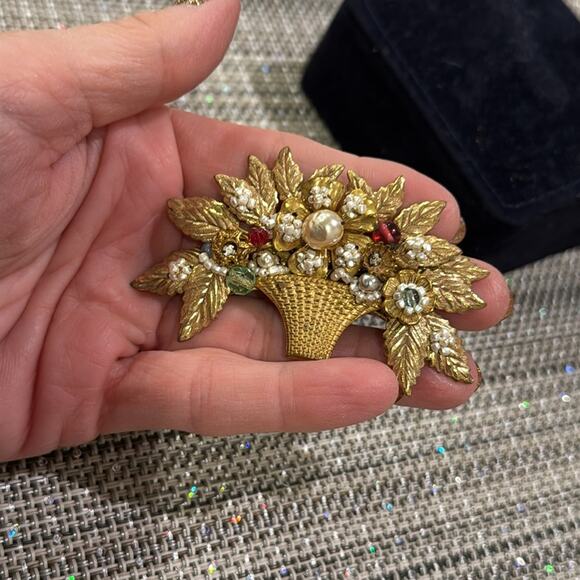 Vintage Signed Miriam Haskell Brooch Gold Floral Basket Pin with Detailing - Picture 1 of 11